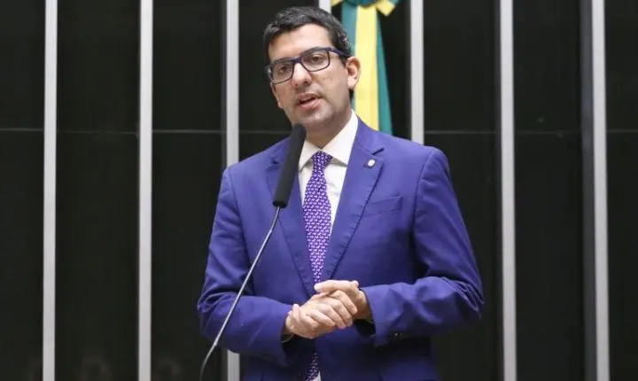 Comissão da Câmara aprova redução de microplásticos em cosméticos e higiene pessoal