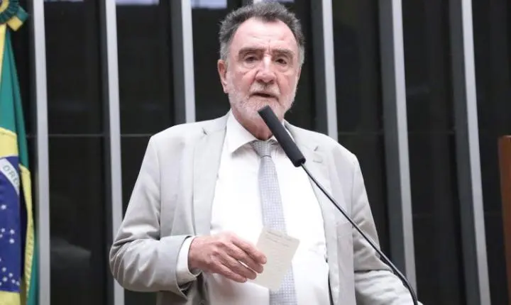 CCJ aprova proposta que estimula a visitação de órfãos a idosos