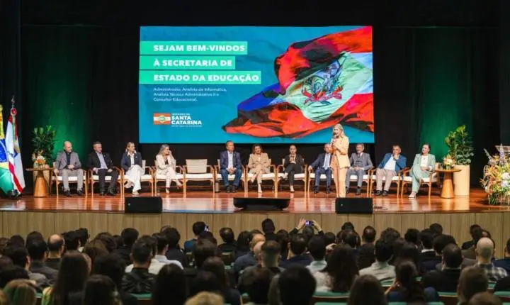 Concurso público da Educação em SC tem primeira posse de aprovados