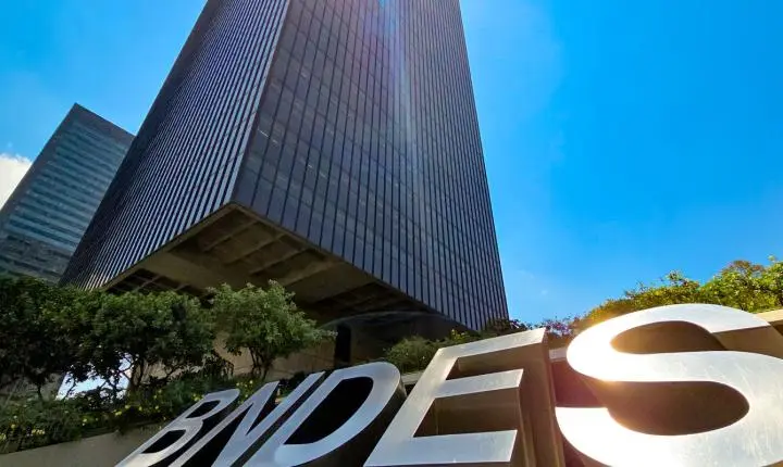 Lula destaca confiança de técnicos do BNDES e anuncia R$ 140 bilhões para indústria