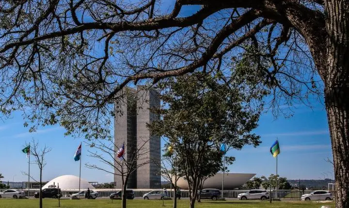 Senado aprova PL que eleva punição para crimes sexuais online contra crianças e adolescentes