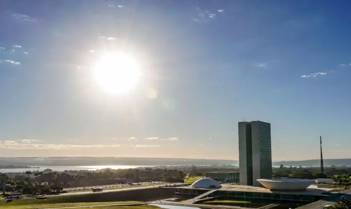Congresso Nacional vota fim da escala 6x1 e isenção de importações nesta semana