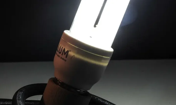 Conta de luz terá cobrança extra em setembro; veja o valor