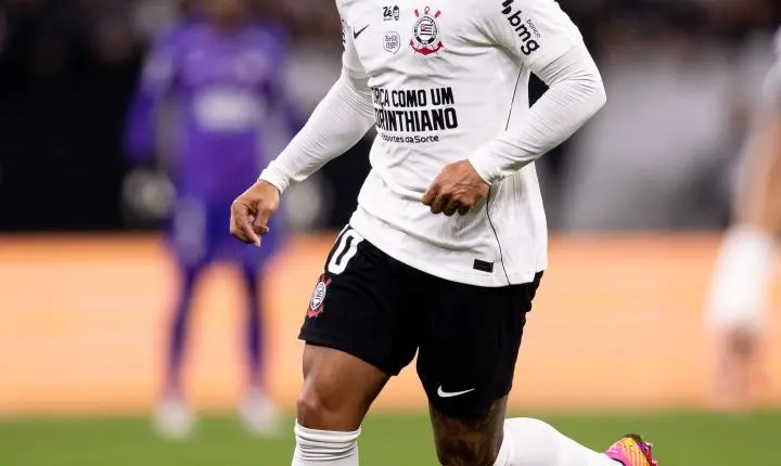 Corinthians troca minutas contratuais com Memphis e aguarda exames para selar renovação