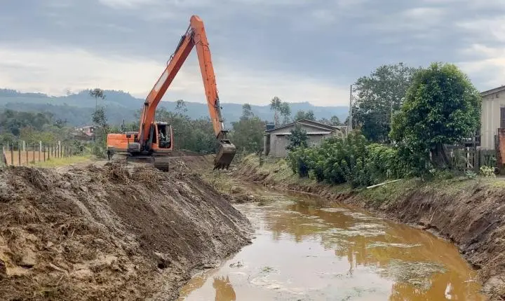 Criciúma amplia limpeza de rios para prevenir alagamentos