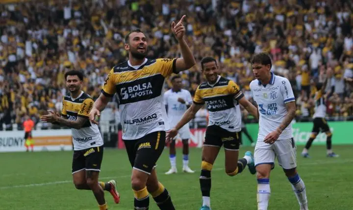 Criciúma vence clássico de goleada no Brasileirão da Série B diante do Avaí