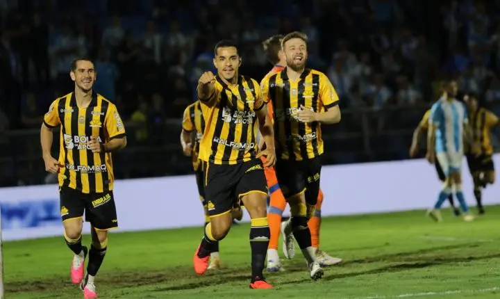 Criciúma vence o Londrina e segue na briga pelas primeiras posições no Brasileirão da Série B