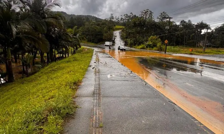 Defesa Civil monitora ruas afetadas pela chuva