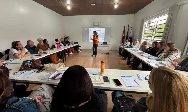 Defesa Civil participa de reunião com diretores da rede municipal para alinhar prevenção a eventos climáticos e o PLANCON Edu