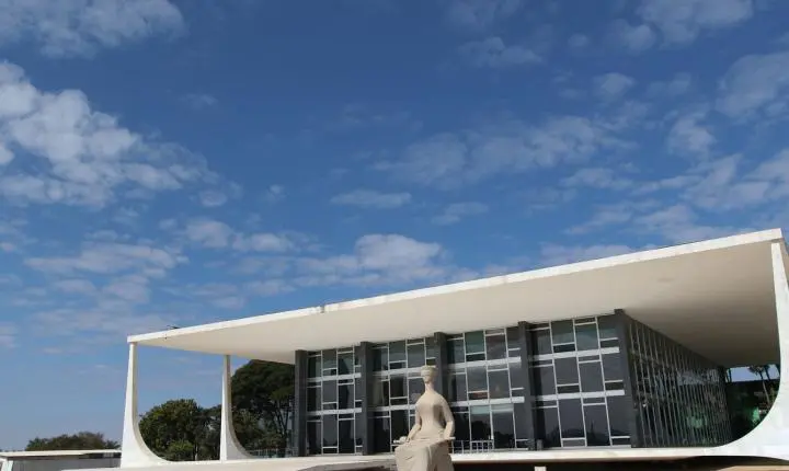 Defesa de Jair Bolsonaro solicita ao STF a manutenção da prisão domiciliar