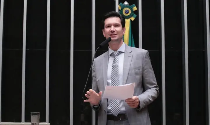 Deputado Gilson Marques apresenta projeto para derrubar decretos de Lula sobre as redes sociais