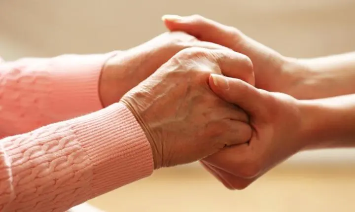 Dia Nacional de Conscientização da Doença de Alzheimer destaca a importância do diagnóstico precoce e da rede de apoio