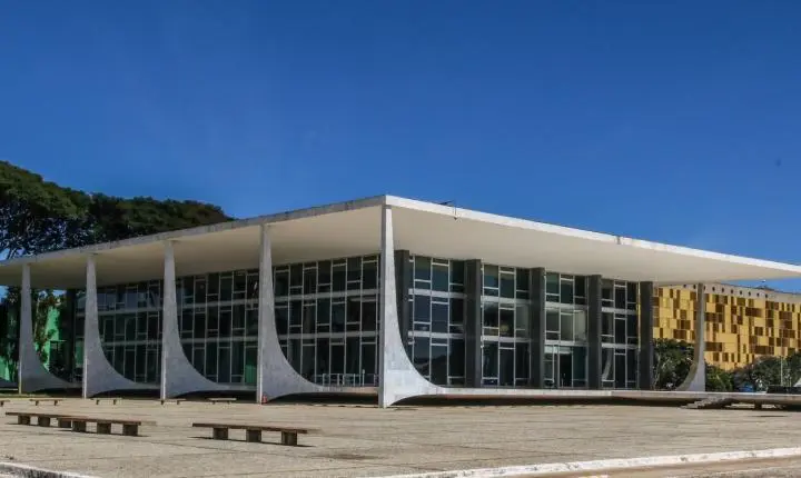 Flávio Dino aciona PF para investigar R$ 55,4 milhões em suspeitas sobre emendas Pix