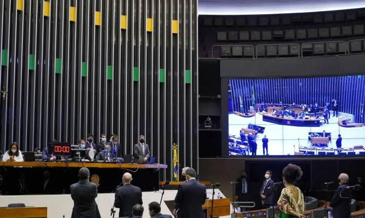 Flávio Dino intima presidentes de partidos a explicar controle de emendas parlamentares