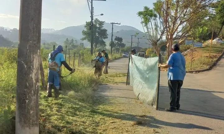 Diversas equipes estão espalhadas por toda cidade e com apoio mecanizado