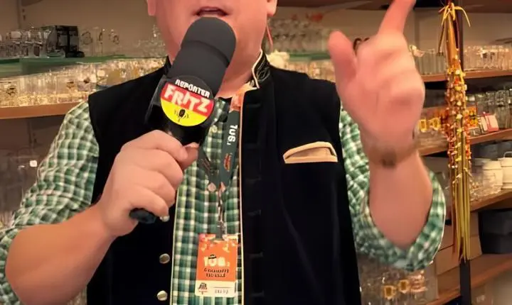 Do caneco de 1984 ao Muro de Berlim: Fritz revela relíquias da Oktoberfest de Blumenau