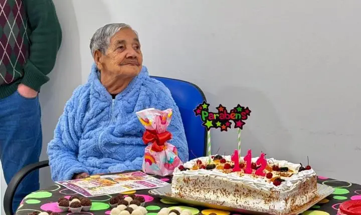 Dona Arnestina celebra 112 anos e recebe homenagem na Unidade Tercílio Tomelin, em Rodeio