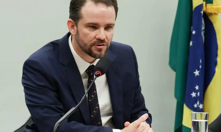 Ministro Durigan critica PEC que concede autonomia ao Banco Central, alegando criação de um novo poder