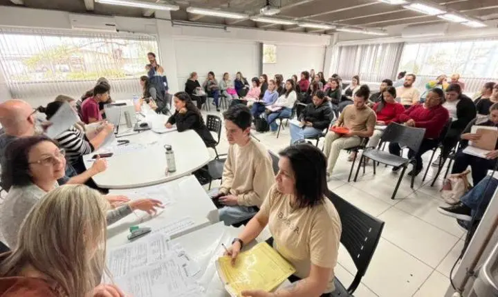 Educação de Gaspar abre chamada pública para contratação temporária de professores e auxiliares