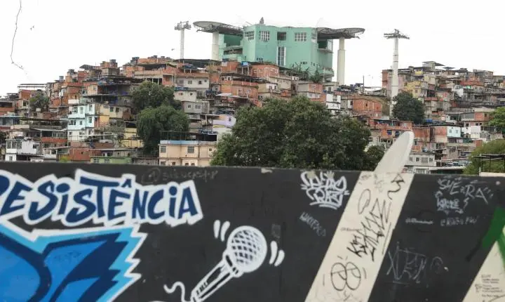 Educação nas favelas do Rio é prioridade nas eleições e supera a segurança