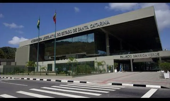 ELEIÇÕES 2026: veja os 40 nomes que aparecem na projeção para ocupar as cadeiras da Alesc em Santa Catarina