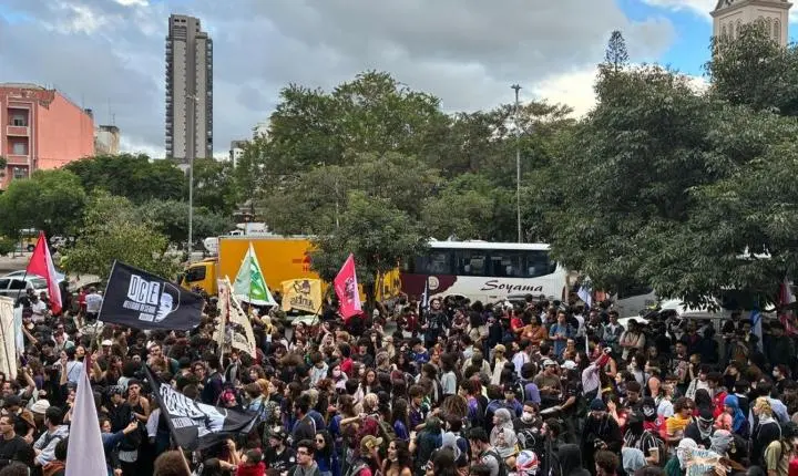 Estudantes de universidades estaduais protestam contra políticas educacionais em São Paulo