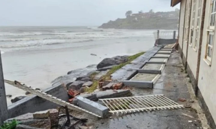 Entenda por que o mar avançou no litoral de SC