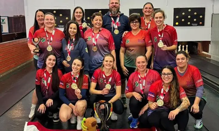 Equipe feminina de bolão 16 de Blumenau conquista tetracampeonato estadual