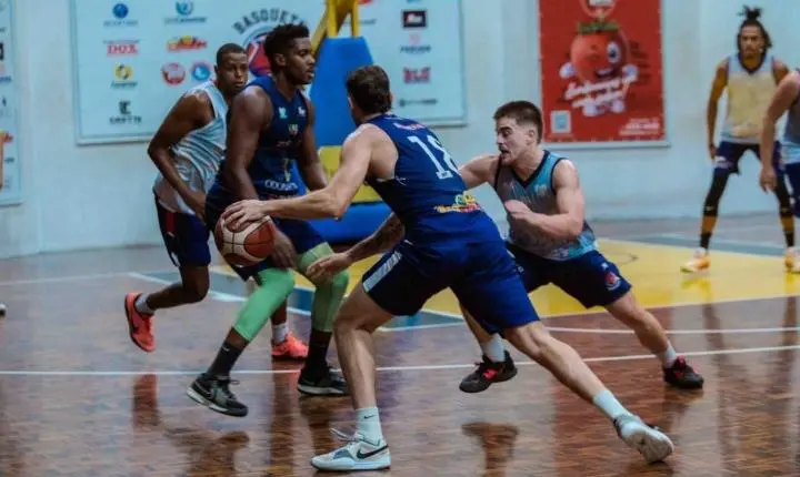 Equipes de basquete e handebol masculinos de Blumenau disputam terceiro lugar nos Joguinhos Abertos