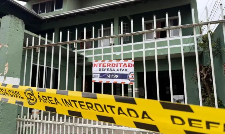 Escada desaba e deixa duas crianças feridas em Balneário Camboriú