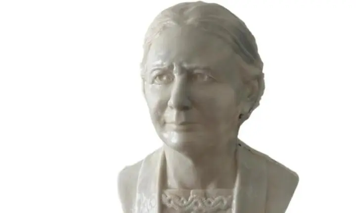 ESCULTURA DE ELISABETH MALBURG SERÁ REINSTALADA EM ITAJAÍ