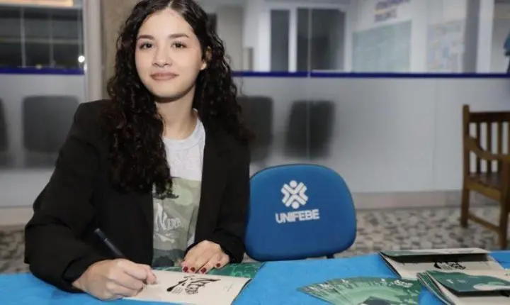 Ex-aluna da Rede Municipal de Gaspar lança livro infantil sobre preservação dos oceanos 