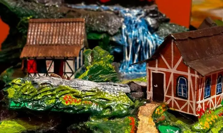 Exposição temporária no Museu da Cerveja, de Blumenau (SC), revela detalhes de arquitetura e mobiliário dos imigrantes em versão miniatura