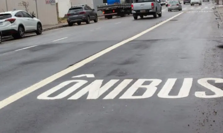 Faixa exclusiva reduz tempo de ônibus em São José