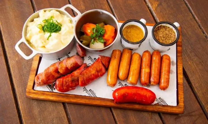 Fazenda Churrascada entra no clima da Oktoberfest e prepara programação especial para o feriado das crianças