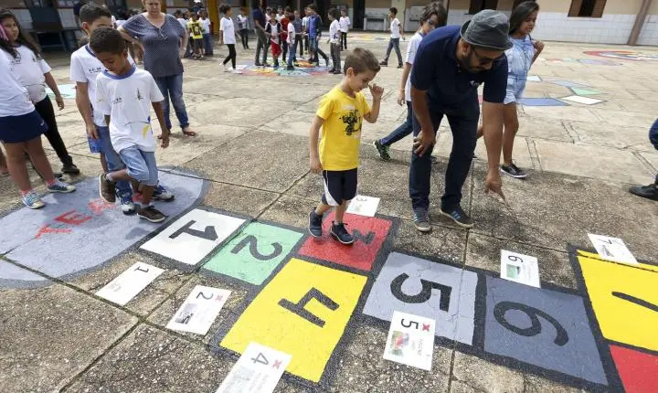 Férias escolares de 2027 serão ajustadas devido à Copa Feminina no Brasil