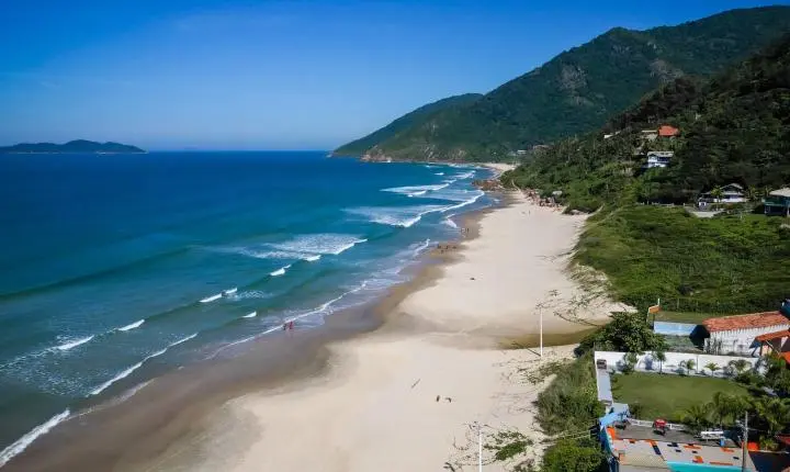 Florianópolis ganha três novas praias com selo Bandeira Azul