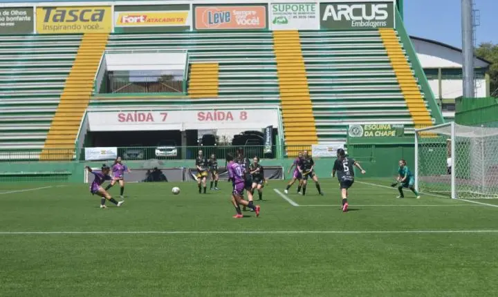 Futebol feminino de Brusque brilha e avança para a próxima etapa