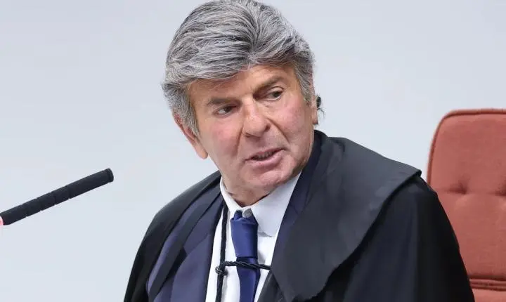 Fux suspende decisão de Dino e reacende disputa sobre posts