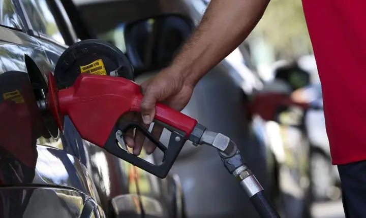 Conselho Nacional de Política Energética adia decisão sobre aumento de etanol na gasolina