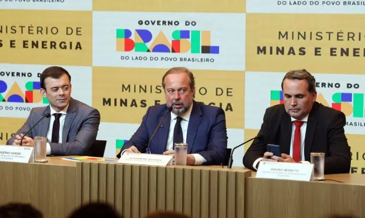 Governo federal institui subsídio de até R$ 0,89 para frear preços dos combustíveis