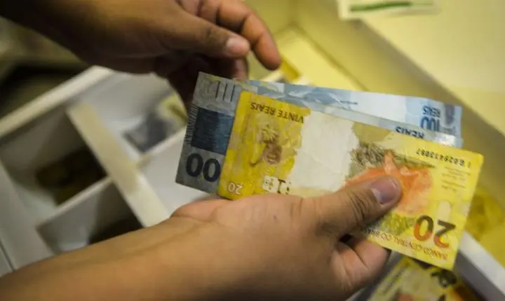 Governo sugere salário mínimo de R$ 1.717 em 2027