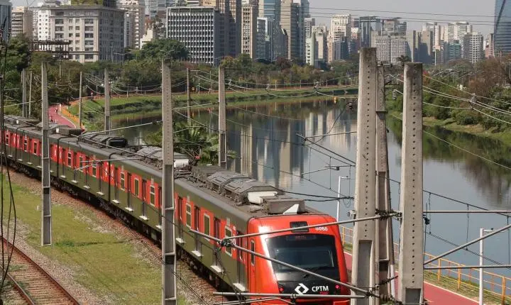 Greve na CPTM trava São Paulo e gera mais de 2 mil km de trânsito