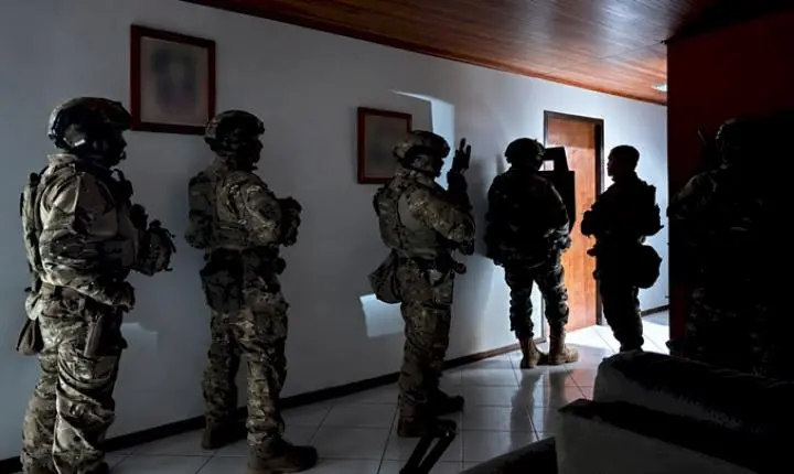 Homem é preso após manter filha de 4 anos trancada em quarto em Barra Velha