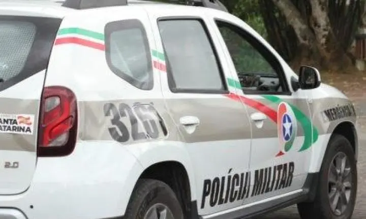 Homem é preso após se esconder em armário na casa da ex-companheira em Benedito Novo