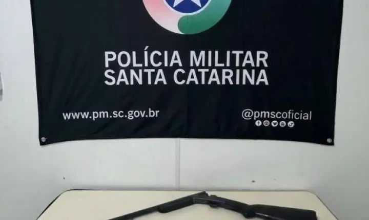 Homem é preso por furto de Audi A3 e posse ilegal de arma de fogo em Blumenau