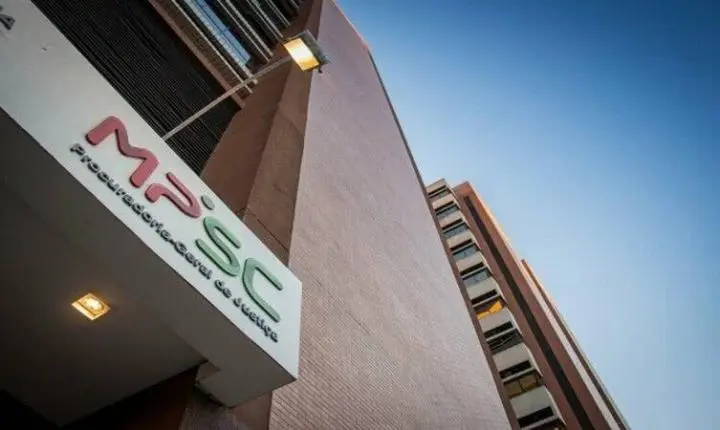 Homem foge de delegacia e tem prisão preventiva decretada em SC