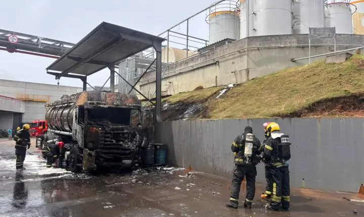 Incêndio em caminhão-tanque deixa funcionário ferido em Criciúma