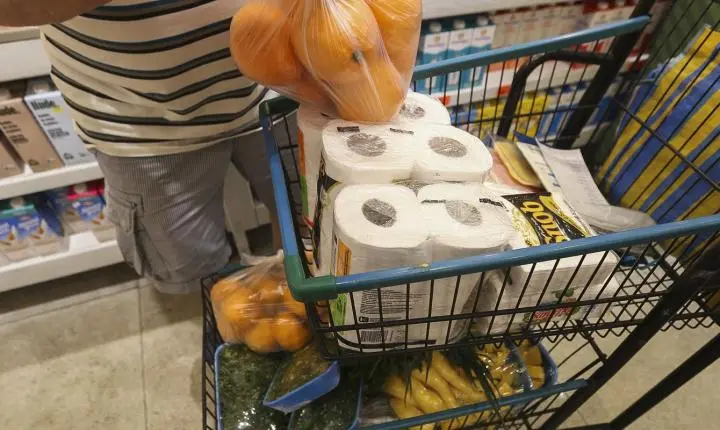 Inflação oficial em abril desacelera para 0,67%, com alimentos como principal fator