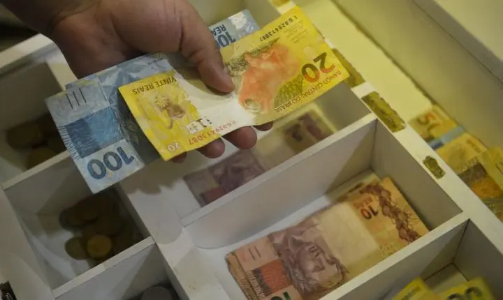 INPC, índice de inflação que corrige salários, atinge 4,11% em 12 meses
